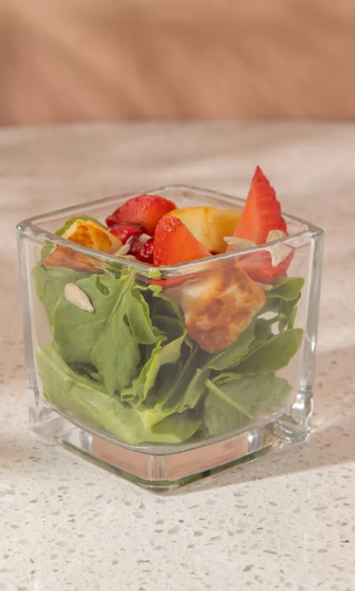 سلطة الحلوم والفراولة - Halloumi and Strawberry Salad